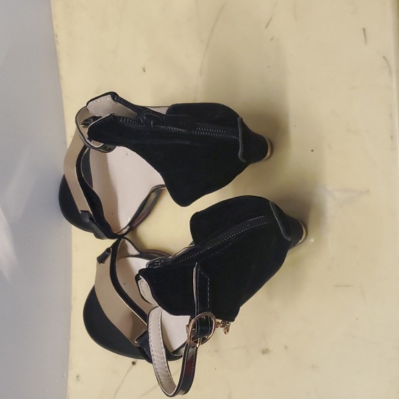 Unknown Shoemaker Velvet Black Patent Leather Ankle Strap Sandals 8.5 - Picture 9 of 10